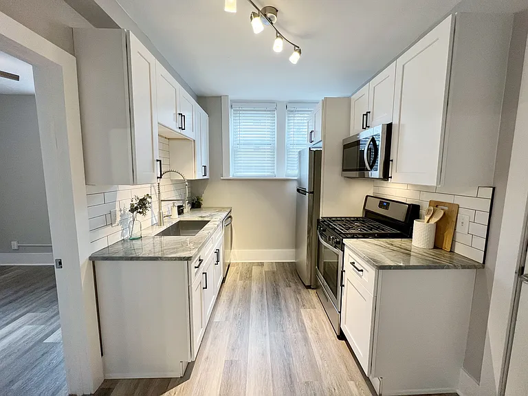 11829 Clifton Blvd #7 — Photo 6