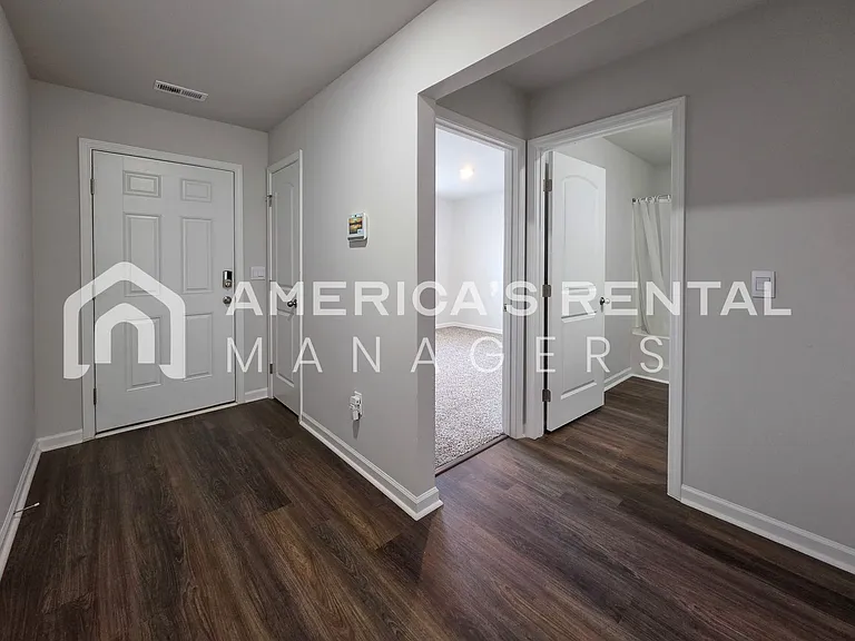 1508 Heritage Cir SE — Photo 5