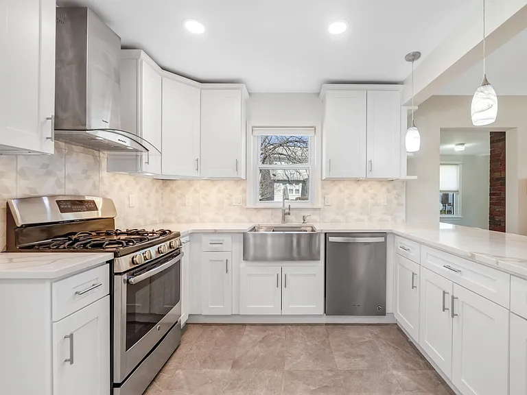 262 James St — Photo 3