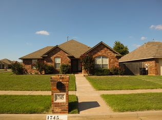 1745 SW 32nd St, Moore, OK 73160