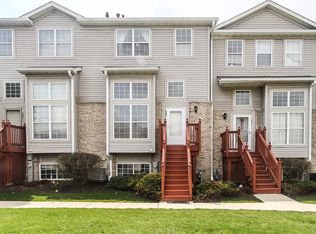 643 W Georgian Ct #406B, Addison, IL 60101