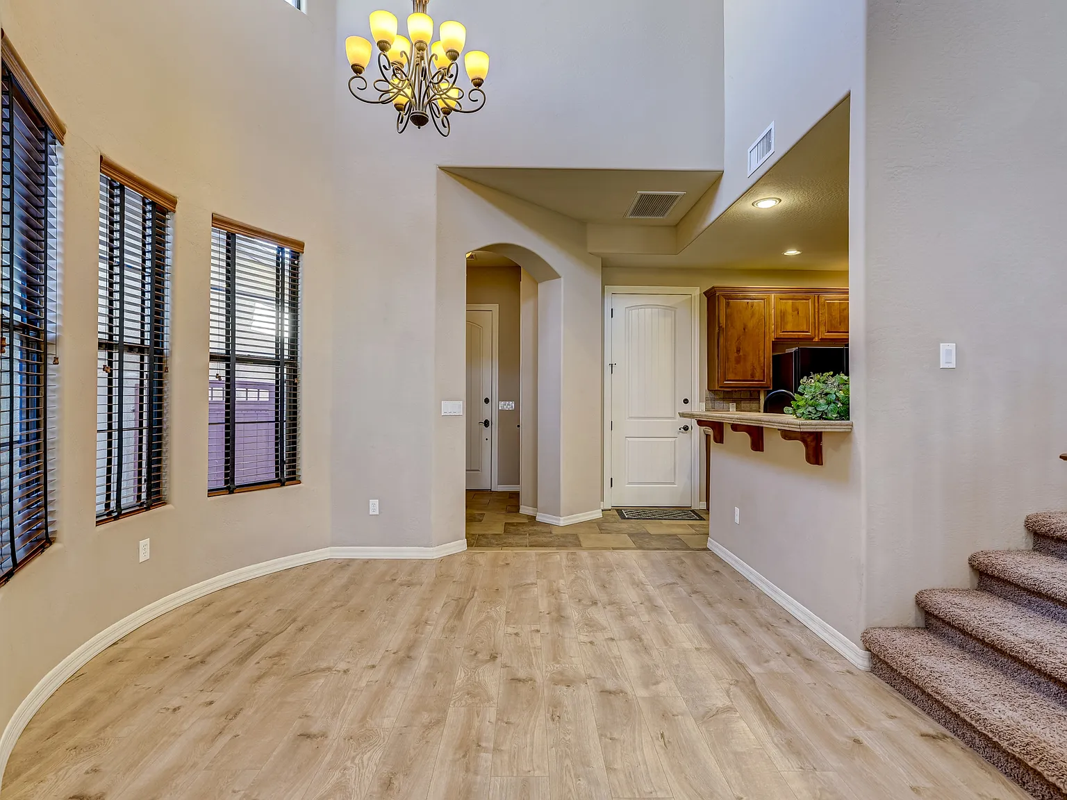 1894 Kensington Ct — Photo 4