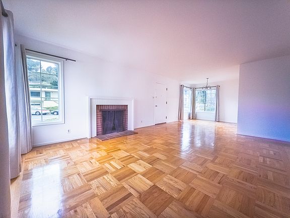 3rd image of 304 Valverde Dr