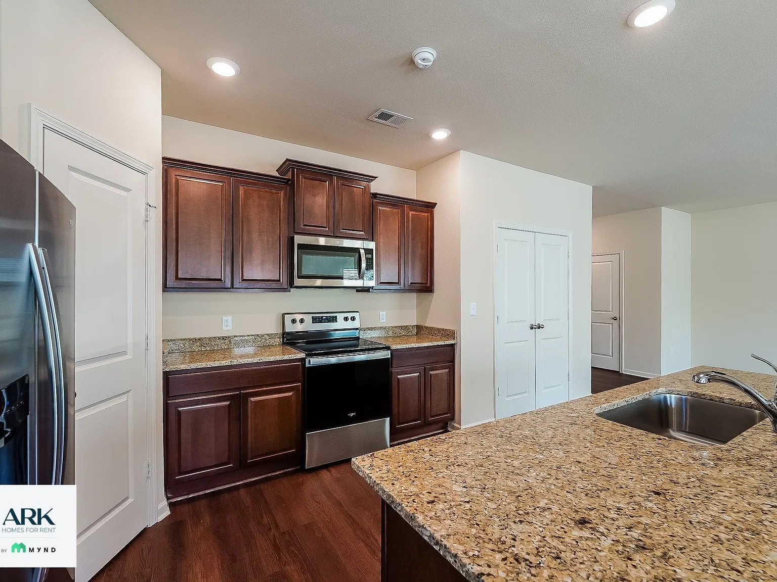 4 bed, 2.5 bath, 2002 sqft, $1,665 — Photo 3