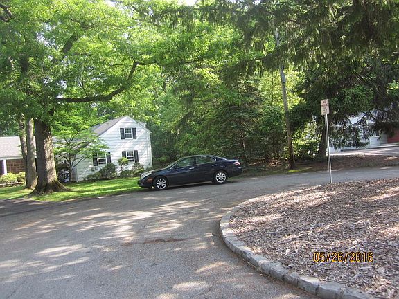 Exterior Neighborhood (street photo)