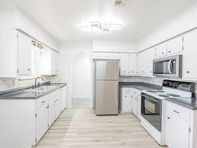 4328 S 27th West Ave — Photo 4