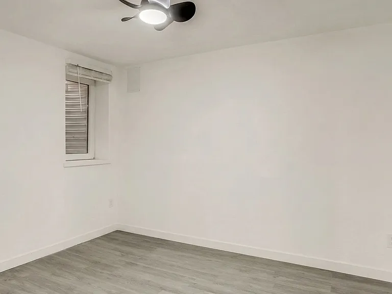 11646 Lincoln St — Photo 2