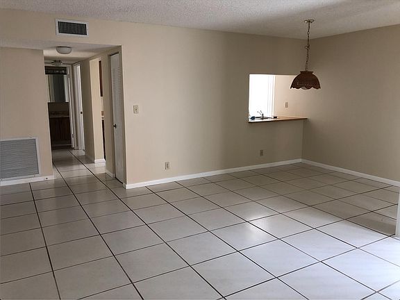 4th image of 2455 Lindell Blvd APT 3201