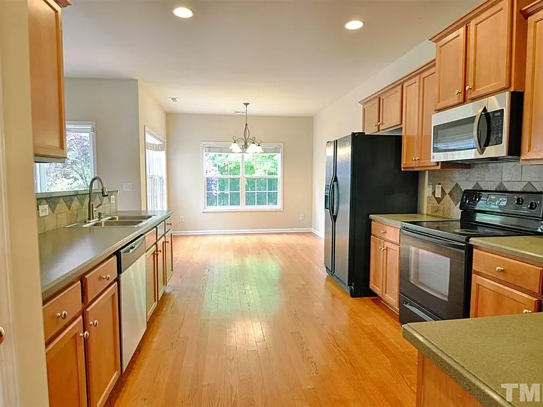 94 Hamilton Hedge Pl — Photo 5