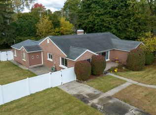 4125 Airport Rd, Waterford, MI 48329