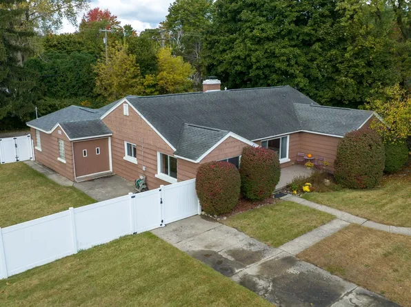 4125 Airport Rd, Waterford, MI 48329