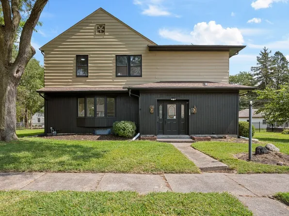 2217 15 1/2 St, Rock Island, IL 61201