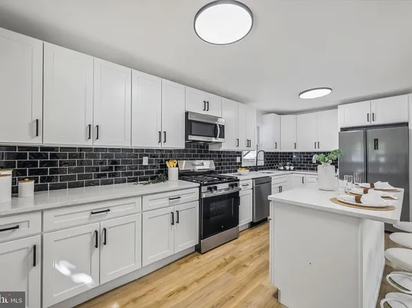 15 Penny Ln, Pasadena, MD 21122