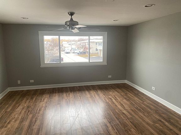 3rd image of 929 Shattuck Ln