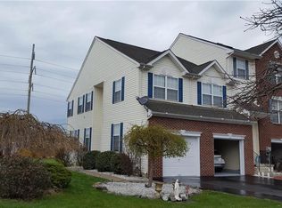 5570 Spring Ridge Dr W, Macungie, PA 18062