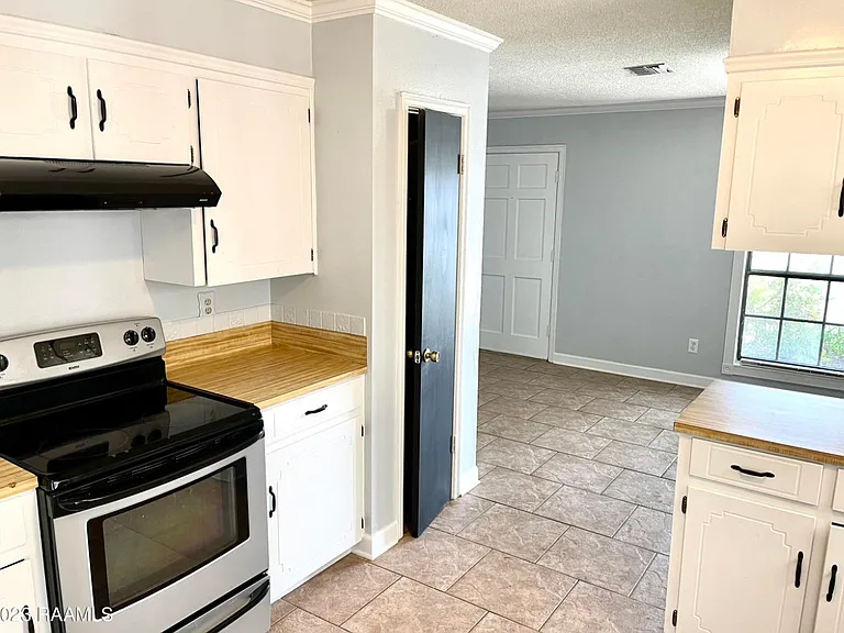 128 Longfellow Dr — Photo 7