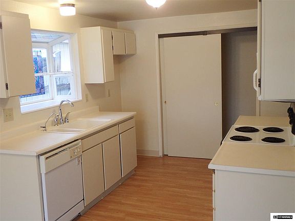 4th image of 3151 Meadowlands Dr