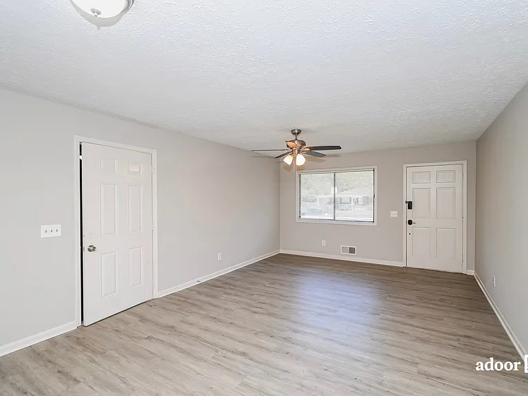 1581 Patricia Ln — Photo 6