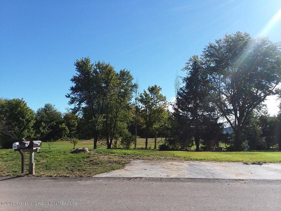 1st image of 306 Dawn Ct