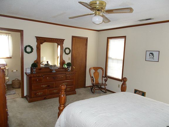 5th image of 1909 Stonewall Dr