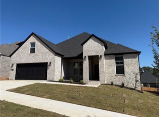 2834 N Grey Squirrel Dr, Fayetteville, AR 72704