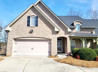 1302 Plantation Village Dr, Clemmons, NC 27012