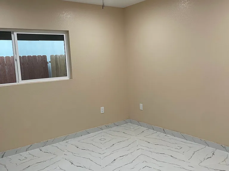 1387 W Francis St — Photo 14