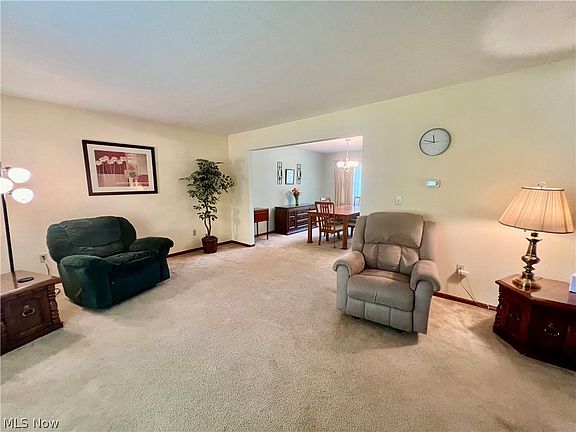 3rd image of 325 Foxborough Dr