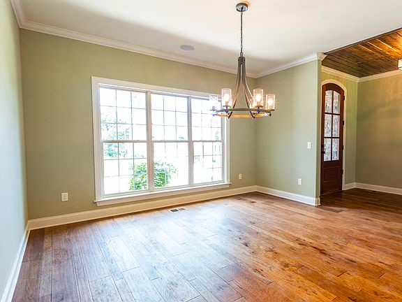 3rd image of 3177 Whistling Way