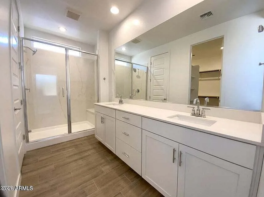 5 bed, 3.0 bath, 2233 sqft, $2,950 — Photo 4