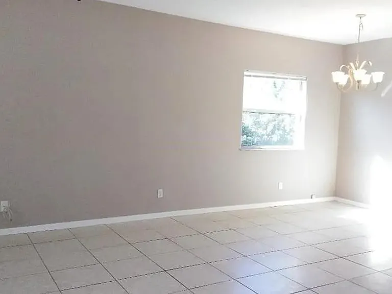 7955 101st Ct — Photo 3