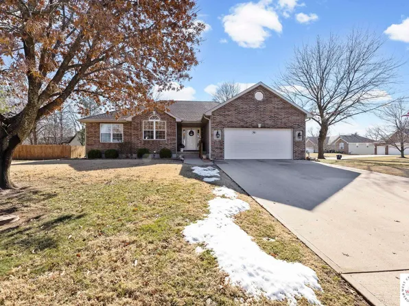 2411 Stacey Ln, Sedalia, MO 65301