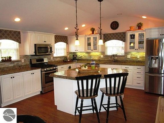 5th image of 2780 Island Lake Dr