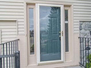 1693 Dartmoor Dr, Howell, MI 48843