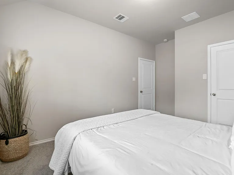 21631 Cascades Pass Ct — Photo 33
