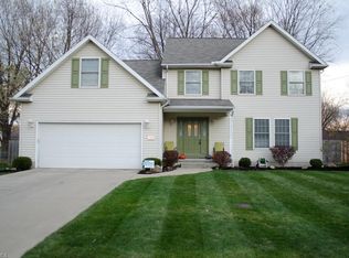 939 Devonshire Dr, Sheffield Lake, OH 44054