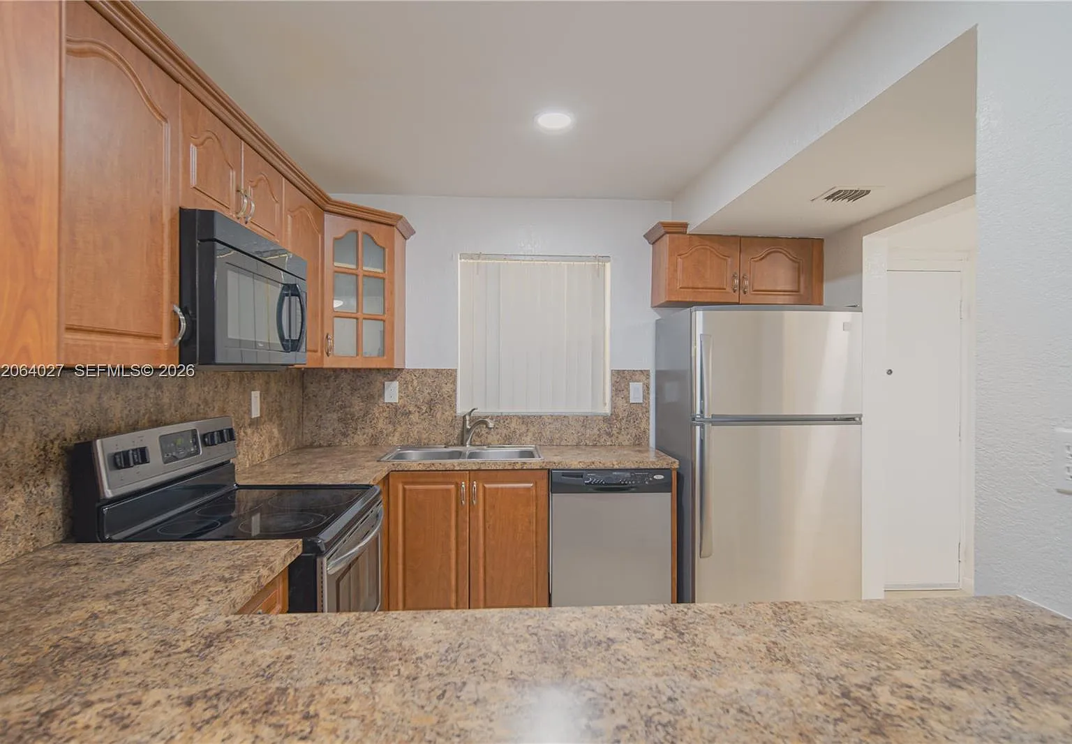 Coral Gardens Ii Condo — Photo 4