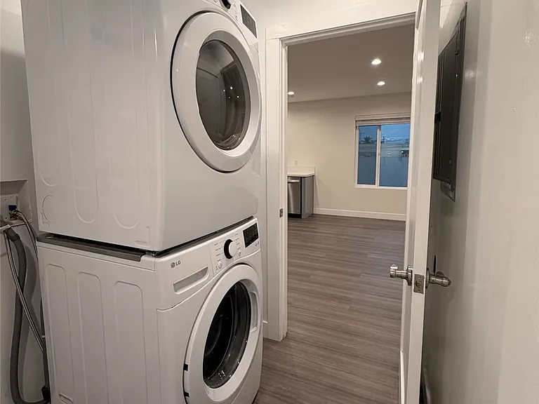 511 Azusa Ave #203 — Photo 13