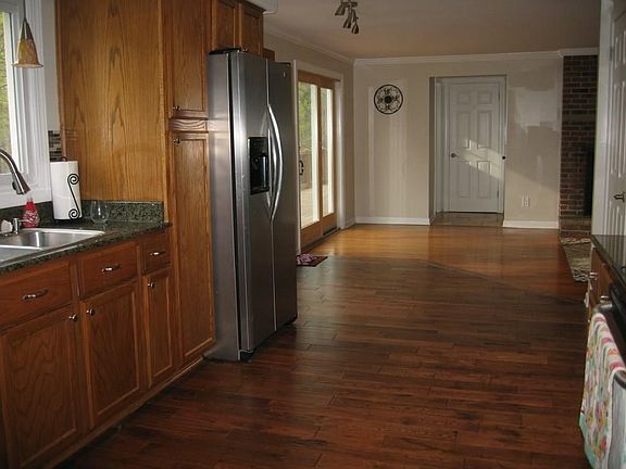 4th image of 1026 High Vista Trl W