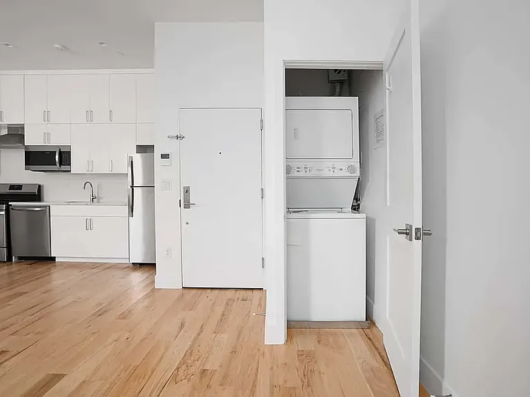 205 E 17th St #4B — Photo 4