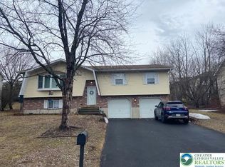 271 Park Terrace Ct, Bath, PA 18014
