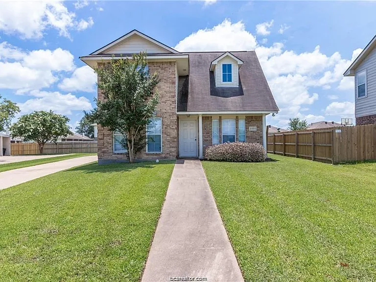 2435 Pintail Loop — Photo 1