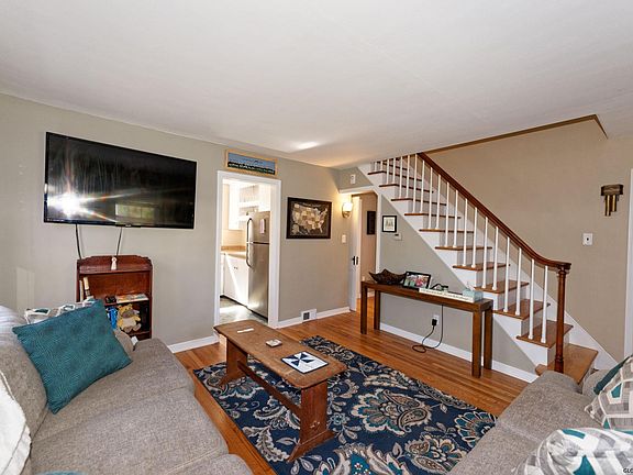 3rd image of 11 Bartlett Pl