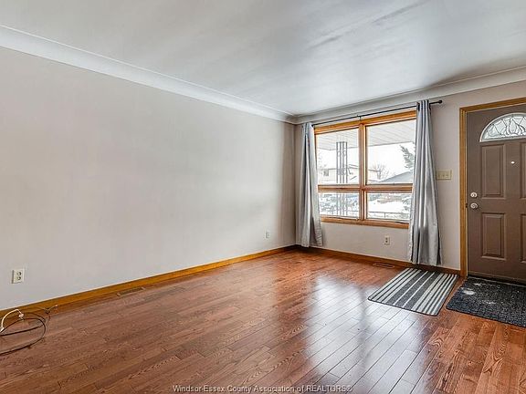 4th image of 843 Elinor St