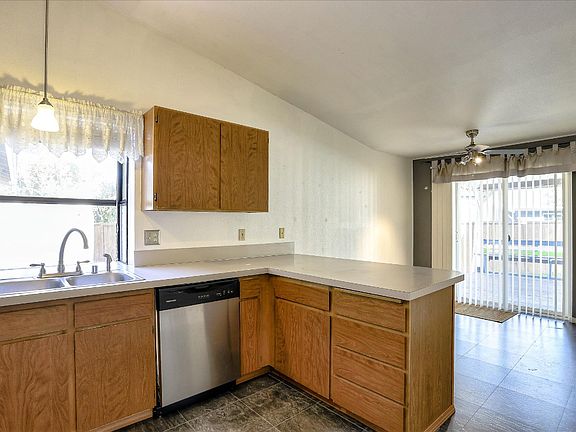 3rd image of 303 116th St E