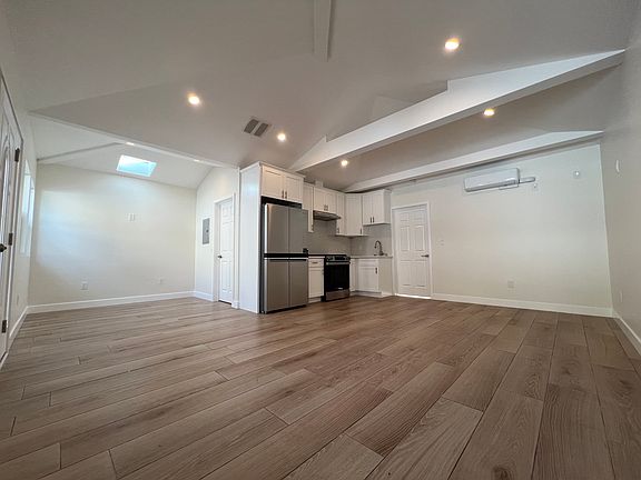 4th image of 1433 N Maple St #1435