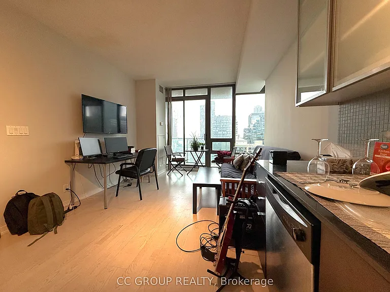 33 Lombard St #1801 — Photo 4