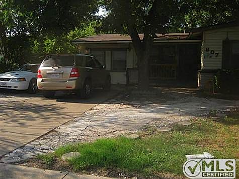 2nd image of 807 Carswell Ter