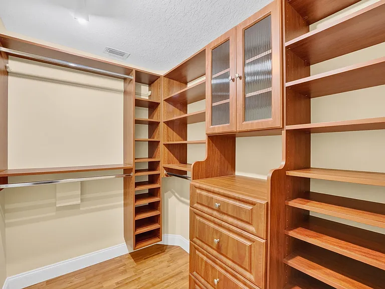 933 Shaw Cir — Photo 20