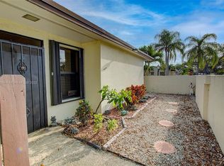 13794 Kendale Lakes Dr, Miami, FL 33183
